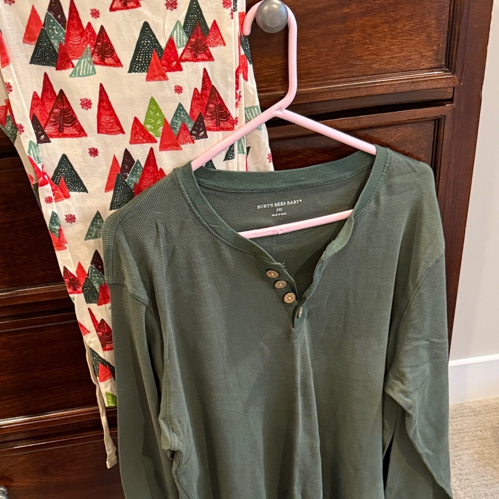Burt’s Bees Men’s Holiday Pajamas Green Henley Shirt with Pant Set
